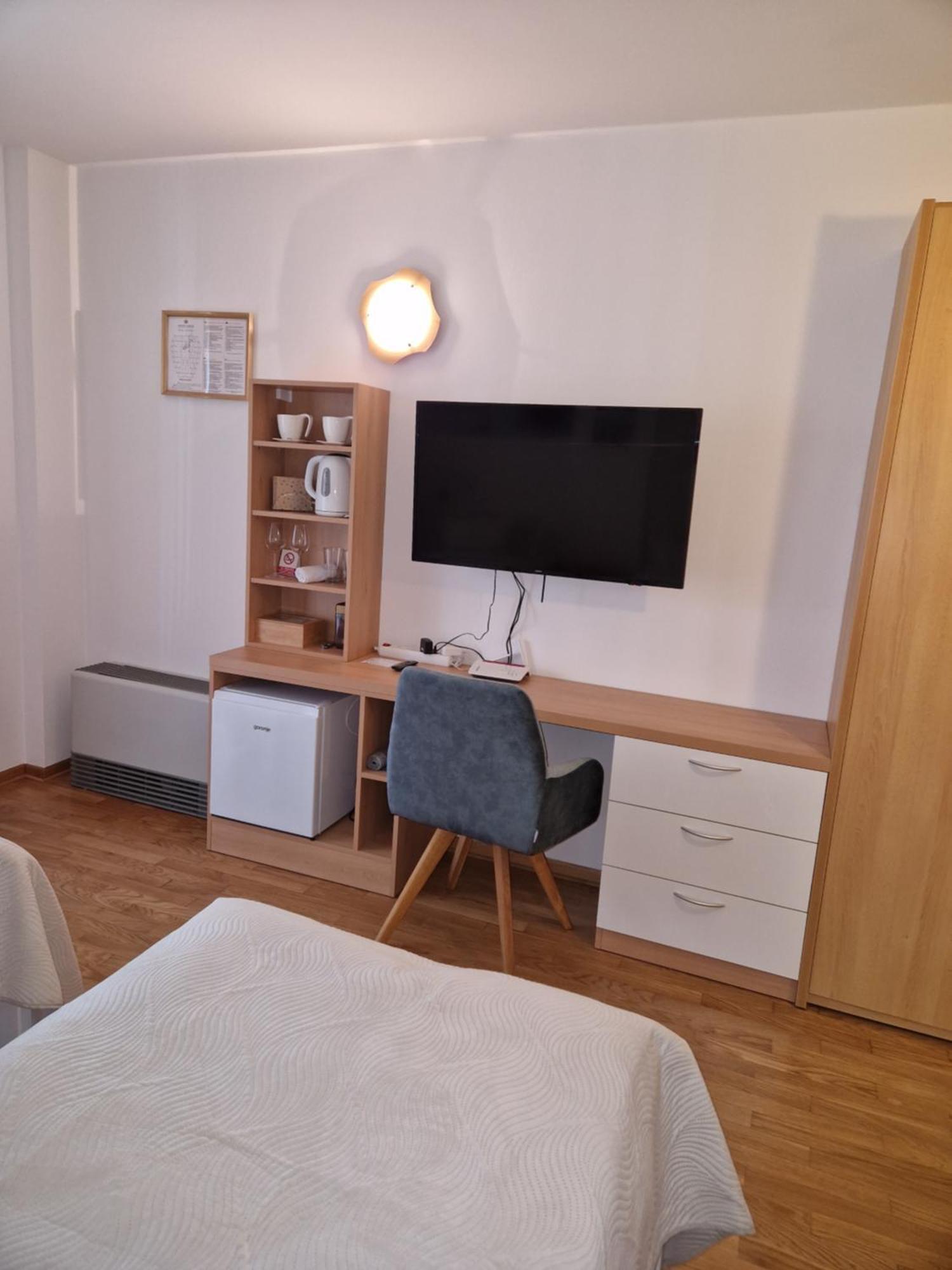 Room 211 - Aparthotel Jadranka ポルトローシュ エクステリア 写真