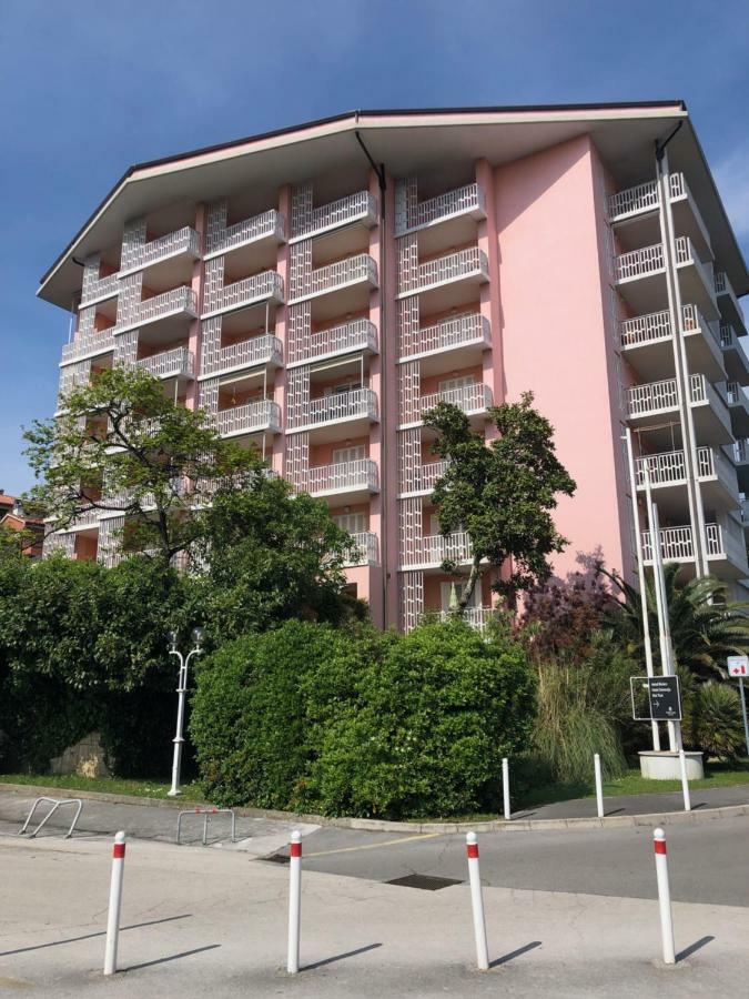 Room 211 - Aparthotel Jadranka ポルトローシュ エクステリア 写真